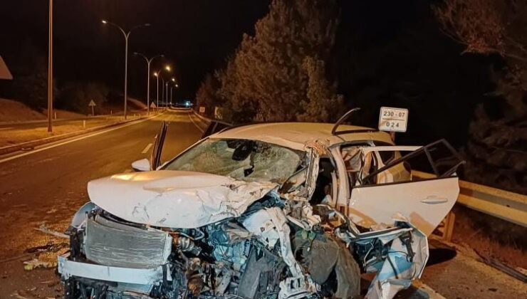 Yolcu otobüsüyle otomobil kafa kafaya çarpıştı: 1 ağır yaralı