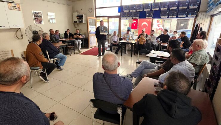 Rengarenk kanaryalar kuş borsasında satışa çıktı