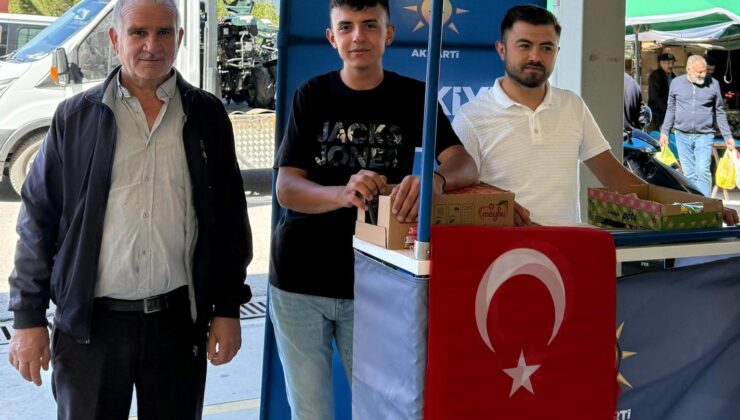 AK Gençlik’ten üye kayıt çalışması ve bayrak dağıtımı