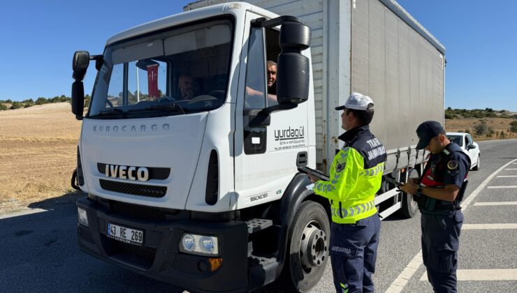 Jandarma trafik ekipleri sürücüleri bilgilendirdi