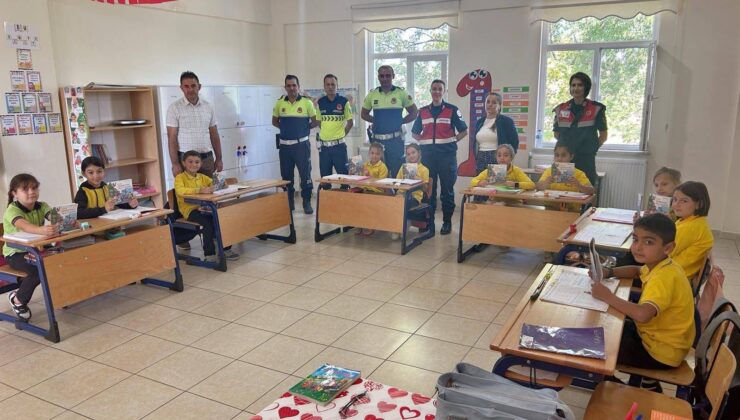Jandarma ekipleri öğrencilere trafik eğitimi verdi