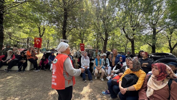 Doğayla iç içe yürüyüş ve eğitim düzenlendi