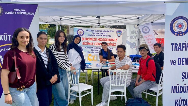 Polis ekipleri yeni üniversite öğrencilerini bilgilendirdi