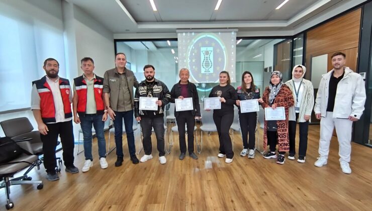 Ev hayvanı satış yeri sahiplerine eğitim verildi