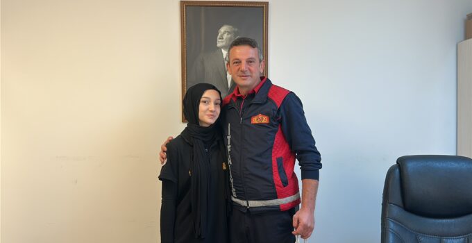Baba-kız aynı yolda: İtfaiyecilik aşkı nesilden nesile