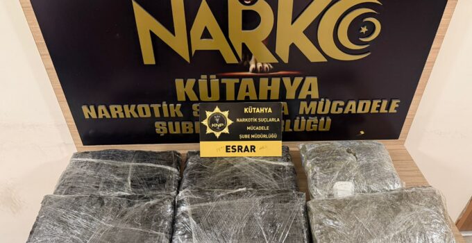Durdurulan araçta 6,5 kilo esrar ele geçirildi: 2 tutuklama