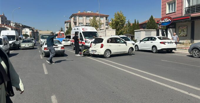 Otomobil ile motosiklet çarpıştı: Sürücü yaralandı