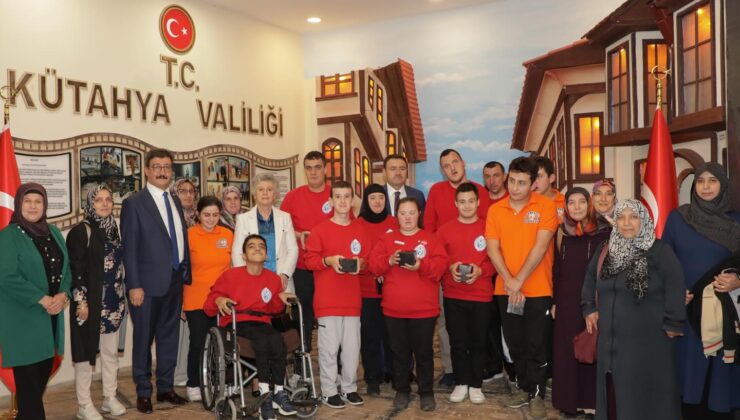Vali Işın, özel çocukları makamında ağırladı