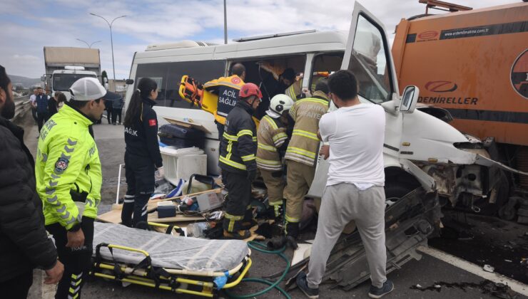 Karavan karayolları aracına çarptı: Sürücü öldü, eşi yaralandı