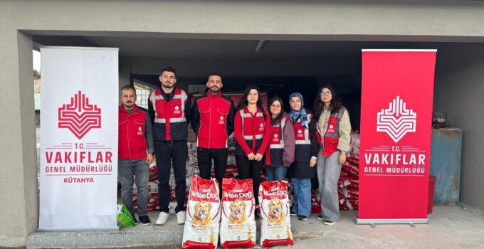 Vakıf hayrı şartıyla sahipsiz hayvanlara mama dağıtıldı