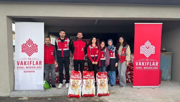 Vakıf hayrı şartıyla sahipsiz hayvanlara mama dağıtıldı