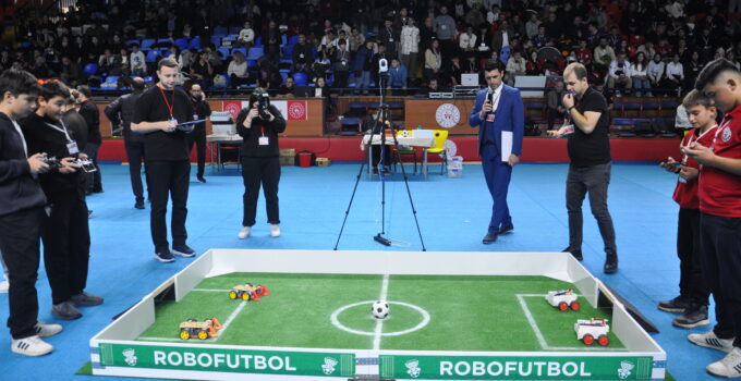 Ulusal Robot Yarışması nefes kesti