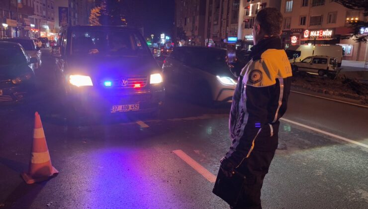 Usulsüz çakarla polis merkezine gelen sürücüye para cezası