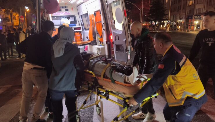 Otomobil ile motosiklet çarpıştı: 1’i ağır 2 yaralı
