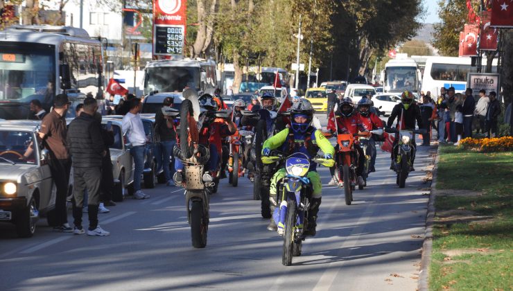 Motosikletler ve klasik araçlarla Cumhuriyet turu