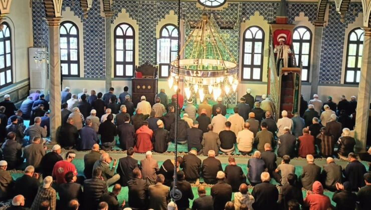 Vefat eden din görevlileri için mevlit programı düzenlendi