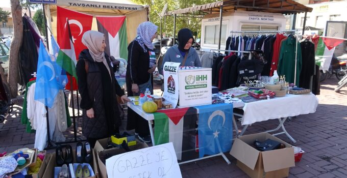 Gazzeli çocukların yararına giysi satıyorlar