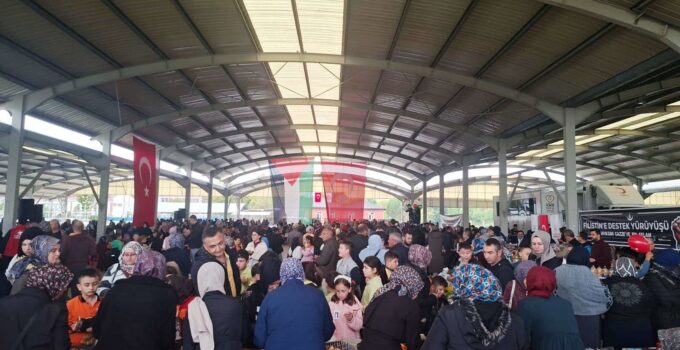 Filistin’e destek için hayır çarşısı kuruldu