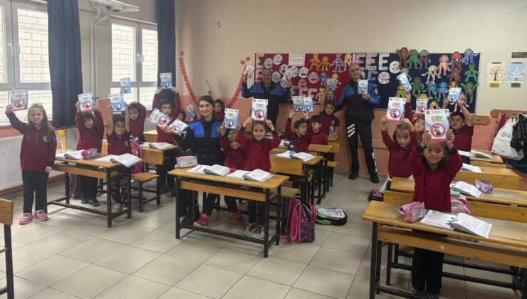 Polis ekiplerinden, anaokulu ve ilkokulu öğrencilerine eğitim