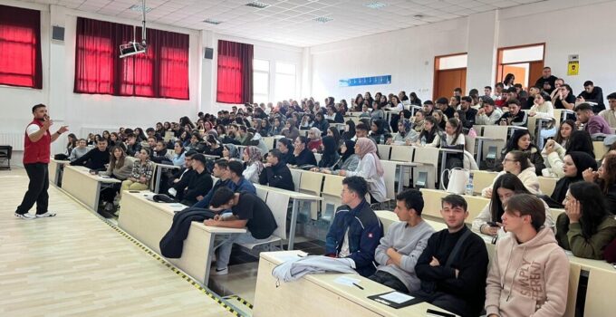 Hisarcık MYO öğrencilerine Gençlik Merkezi tanıtıldı