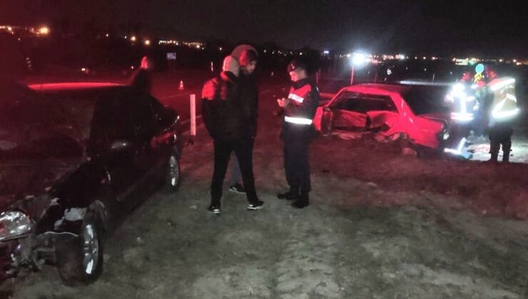 İki otomobil çarpıştı: 6 yaralı