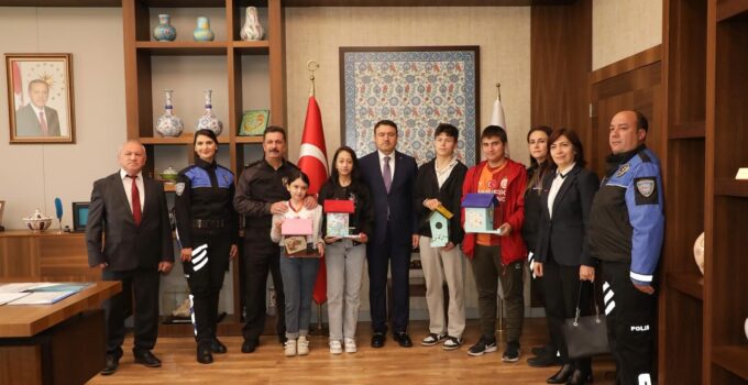 Vali Işın özel öğrencileri makamında ağırladı