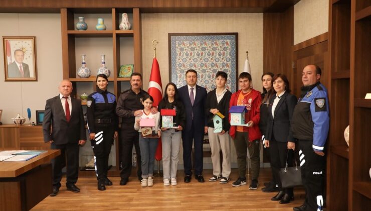 Vali Işın özel öğrencileri makamında ağırladı