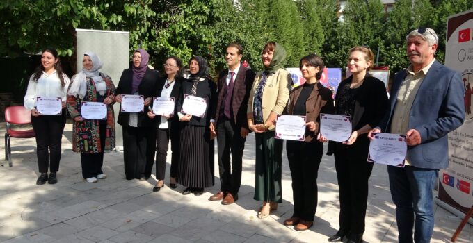 İspanya’da projeye katılan personele katılım belgesi verildi