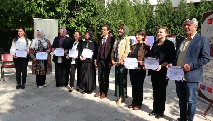 İspanya’da projeye katılan personele katılım belgesi verildi