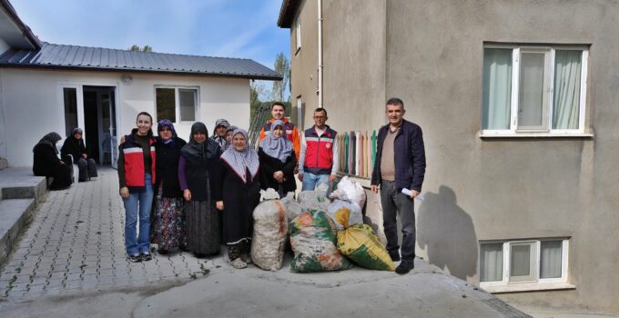 Kadın üreticilere 300 kilo dikimlik diş sarımsak dağıtıldı