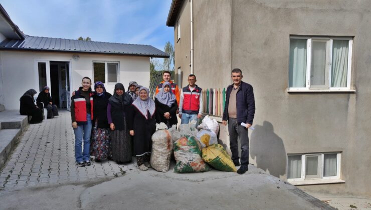 Kadın üreticilere 300 kilo dikimlik diş sarımsak dağıtıldı
