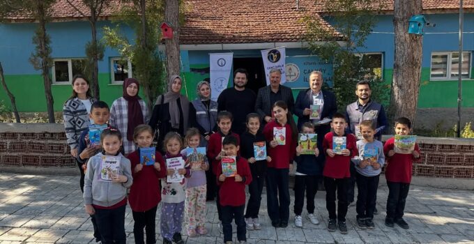 7 köy okuluna bin 700 kitap desteği