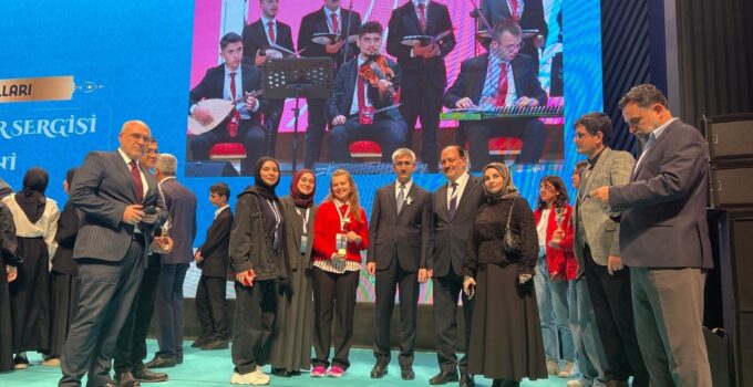 Kütahya’nın imam hatip okullarından çifte gurur
