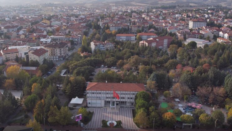 İkametgâhını Gediz’e taşıyan öğrencilere 2 bin TL’lik hediye çeki