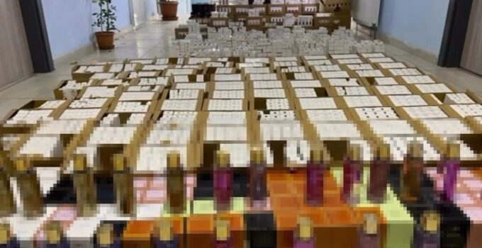 3 bin 755 şişe kaçak parfüm ele geçirildi