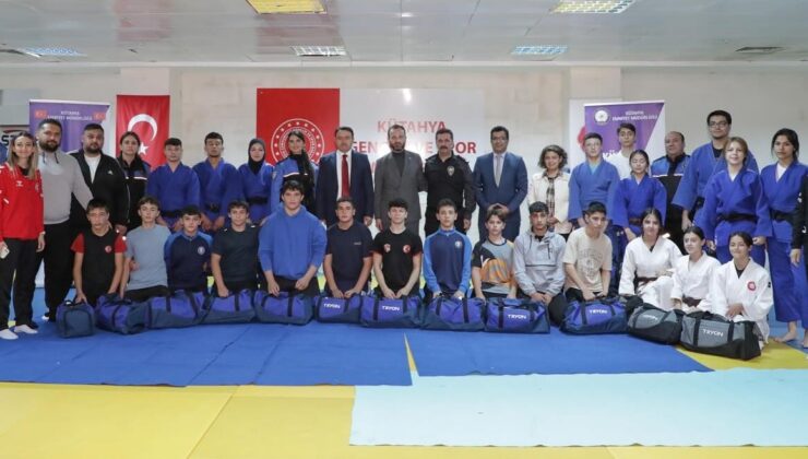 Judo ve güreş eğitimi alan öğrencilere spor malzemesi desteği