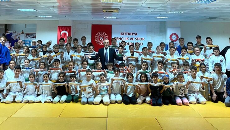 100 sporcu üst kemere yükseldi