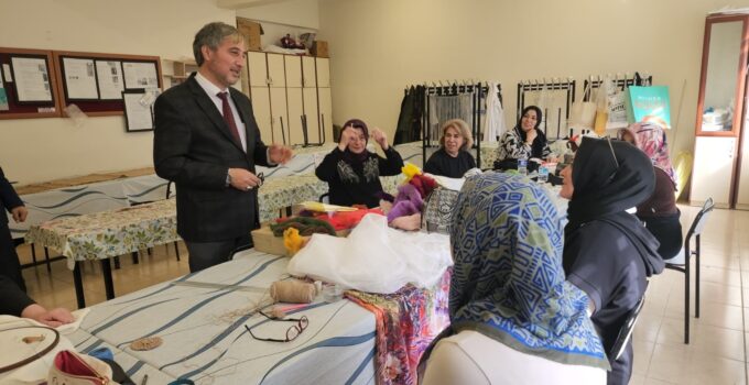 Müdür Yılmaz, öğrenci ve kursiyerlerle buluştu