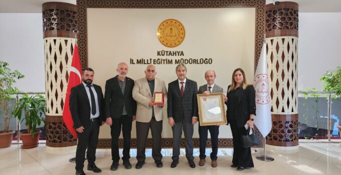 Kızılay’dan Kütahya İl Milli Eğitim Müdürlüğü’ne ödül