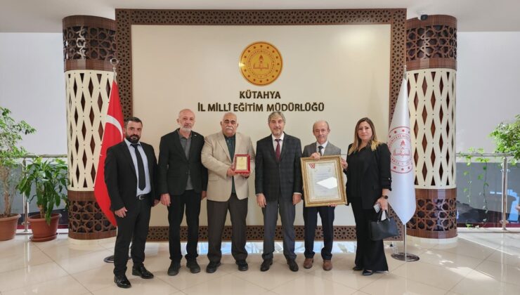 Kızılay’dan Kütahya İl Milli Eğitim Müdürlüğü’ne ödül