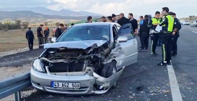 Traktör ile otomobil çarpıştı: 1 yaralı