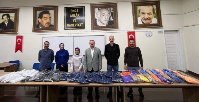 Halk Eğitim kursiyerlerinden ihtiyaç sahiplerine kışlık desteği