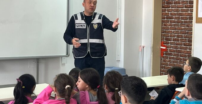 Öğrencilere kişisel güvenlik ve trafik eğitimi verildi