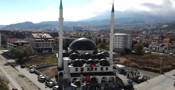 Hira Camii ibadete açıldı