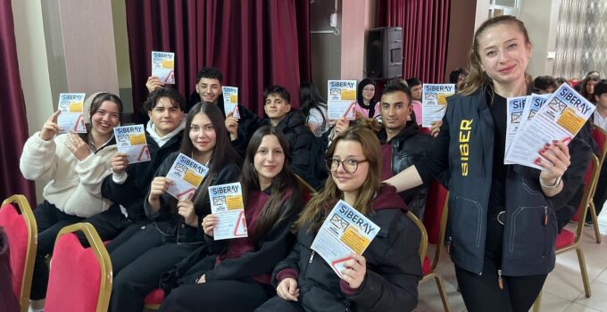 SİBERAY ekibi öğrencileri bilgilendirmeye devam ediyor