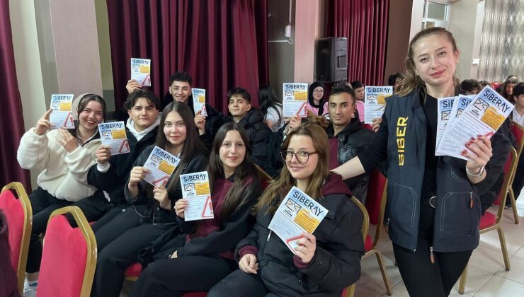 SİBERAY ekibi öğrencileri bilgilendirmeye devam ediyor