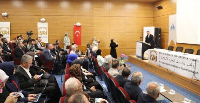 Postmodernizmin toplum ve din üzerindeki etkisi ele alındı