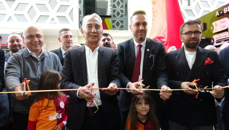 1905 Kütahya Galatasaraylılar Derneği Adnan Polat’ın katılımıyla açıldı