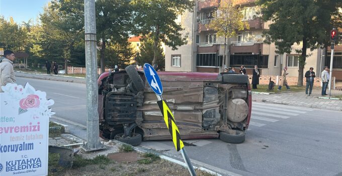 Gözüne örümcek kaçan sürücü kaza yaptı!
