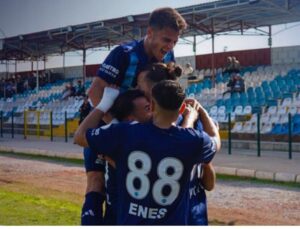 Şimşek deplasmanda 4 golle kazandı